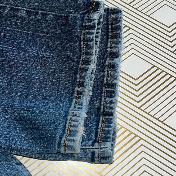 Levi's Womens Size 6 Jeans Blue Faded Cotton Blend Relaxed Fit Bootcut - Picture 11 of 11